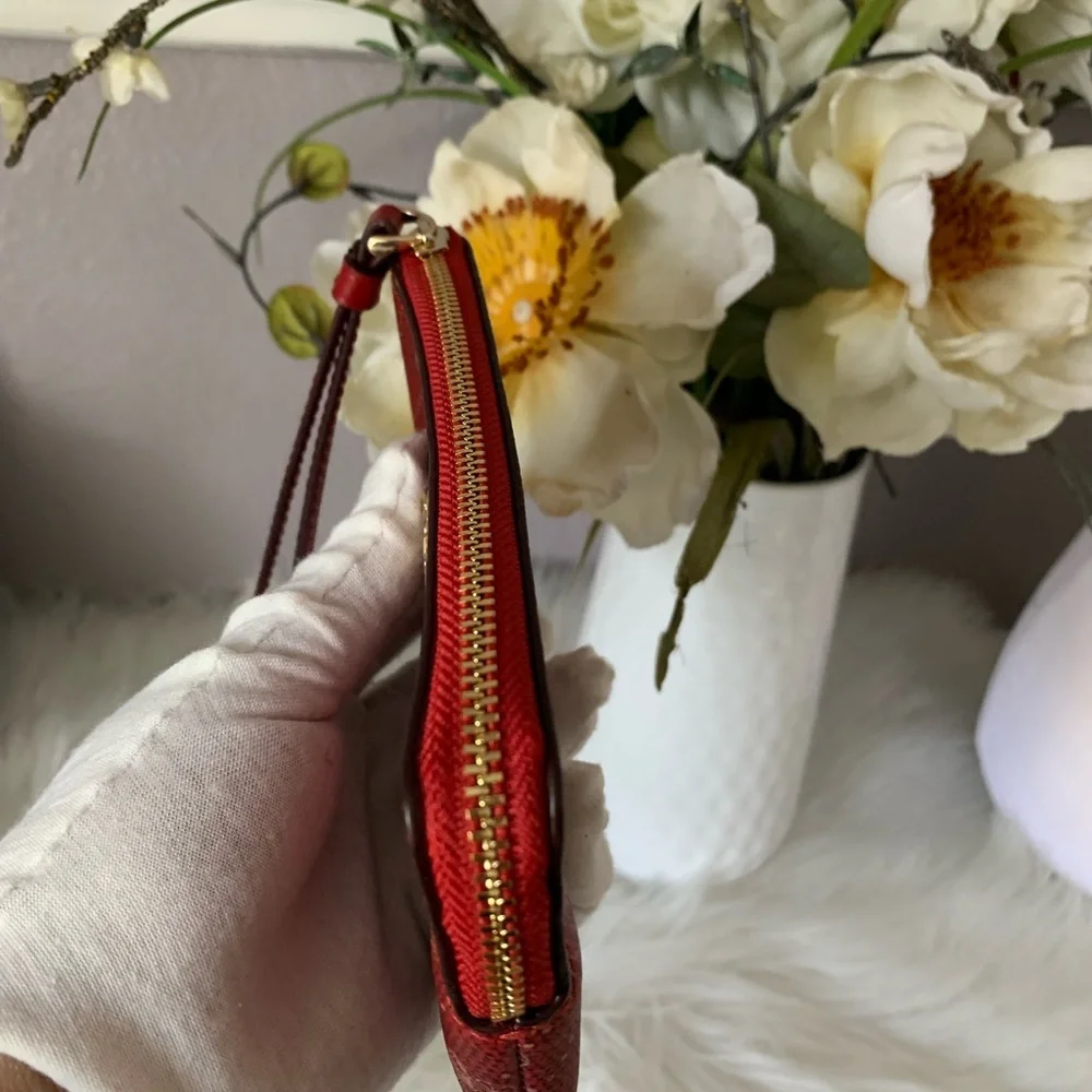 Coach Classic Horse & Carriage Wristlet Corner Zip